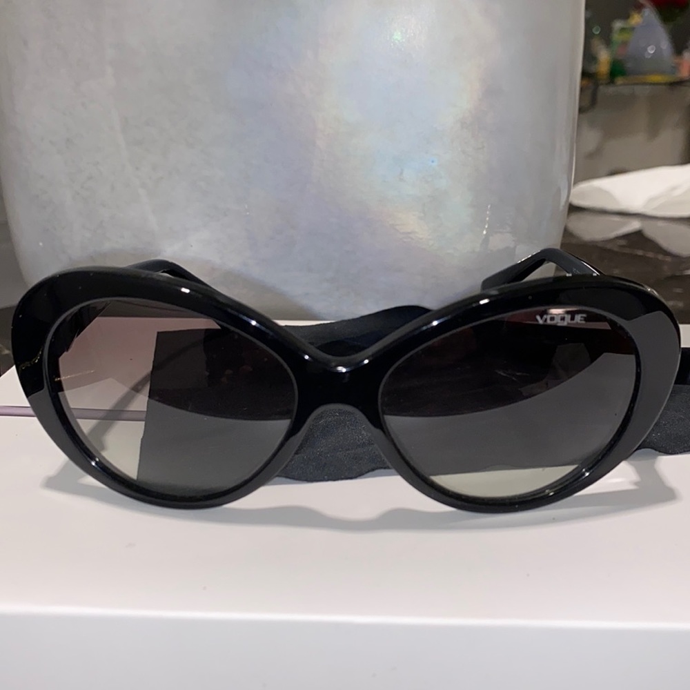 Vogue sunglasses in black